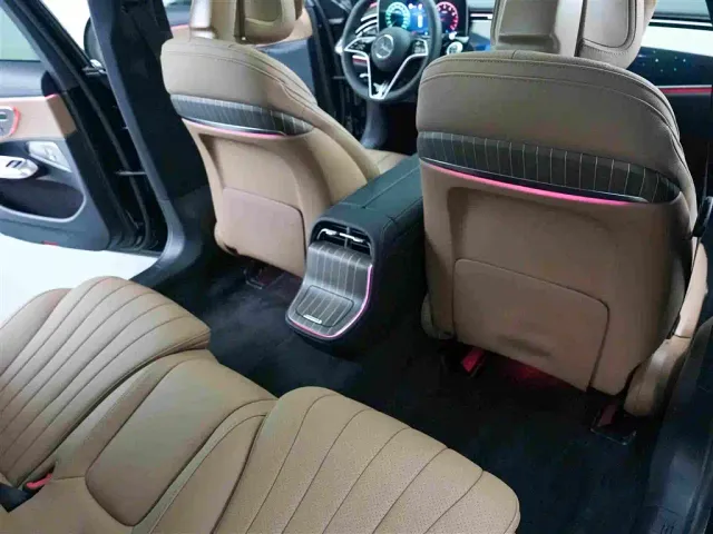 Mercedes-Benz E-Class — Фото автомобиля 11
