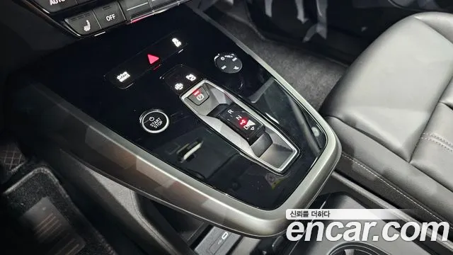 Audi Q4 e-tron — Фото автомобиля 3