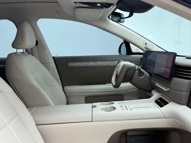 IM Motors LS6 — Фото автомобиля 18