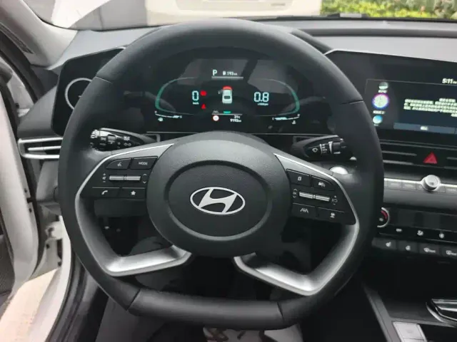 Hyundai Elantra — Фото автомобиля 15