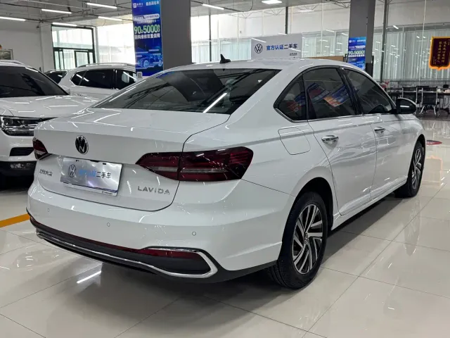 Volkswagen Lavida — Фото автомобиля 10