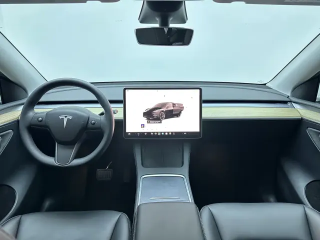 Tesla Model Y — Фото автомобиля 14
