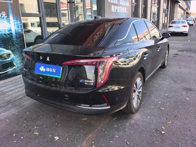 Hongqi E-QM5 — Фото автомобиля 3