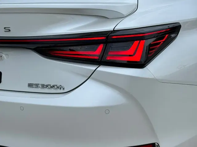 Lexus ES — Фото автомобиля 13
