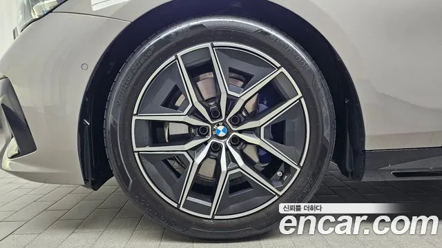 BMW 5 Series G60 — Фото автомобиля 5