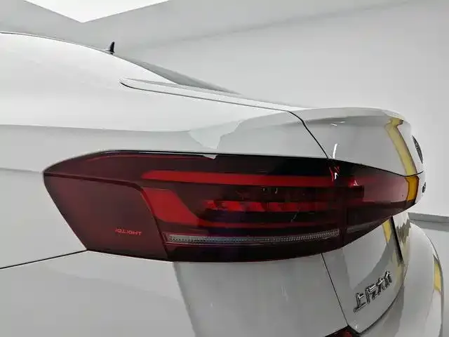 Volkswagen Passat — Фото автомобиля 9