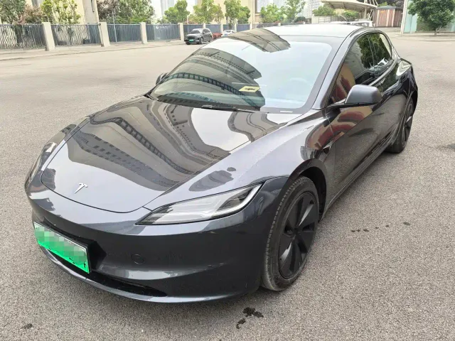 Фотография автомобиля — Tesla Model 3