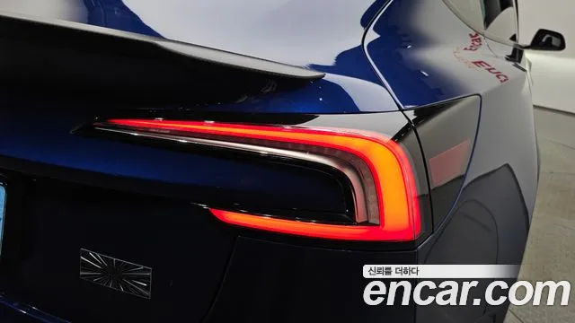 Tesla Model 3 — Фото автомобиля 22