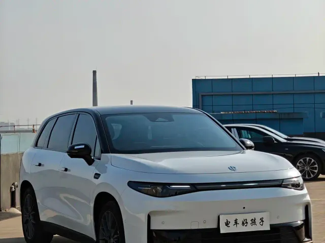 Leapmotor C10 — Фото автомобиля 3
