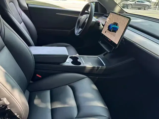 Tesla Model Y — Фото автомобиля 7