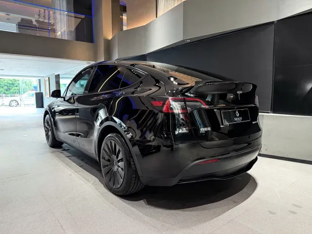 Tesla Model Y — Фото автомобиля 4