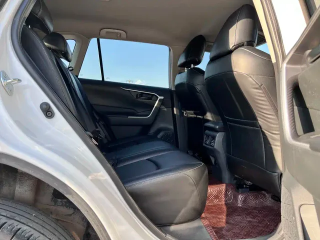Toyota RAV4 — Фото автомобиля 10