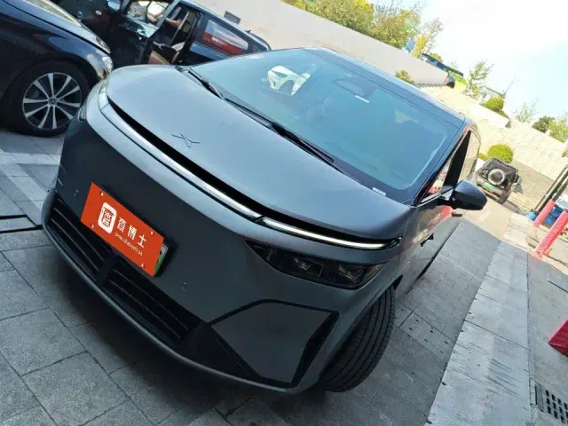 Xpeng X9 — Фото автомобиля 2