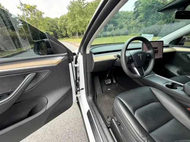 Tesla Model Y — Фото автомобиля 10