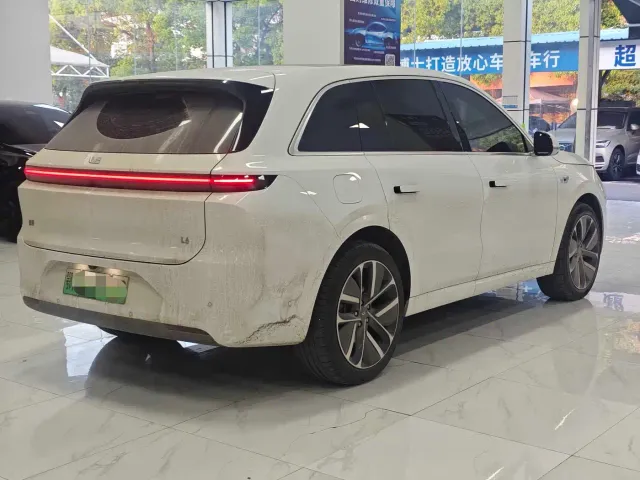 Li Auto L6 — Фото автомобиля 9