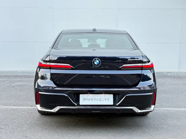 BMW i7 — Фото автомобиля 16