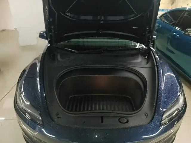 Tesla Model 3 — Фото автомобиля 19