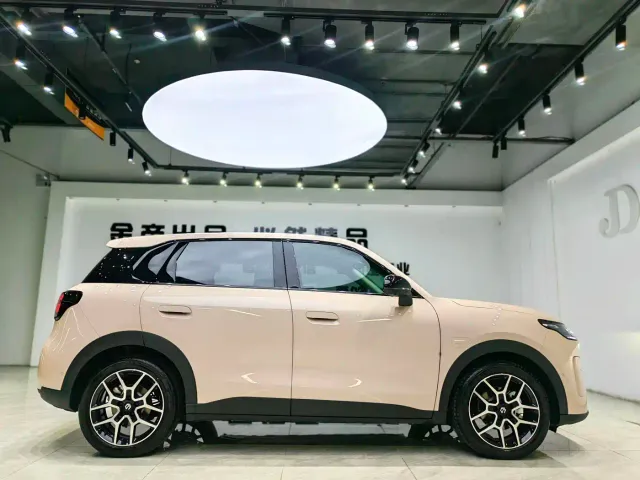 Leapmotor A10 — Фото автомобиля 13