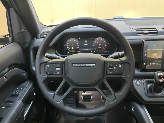Land Rover Defender — Фото автомобиля 10
