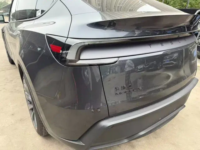 Tesla Model Y — Фото автомобиля 20