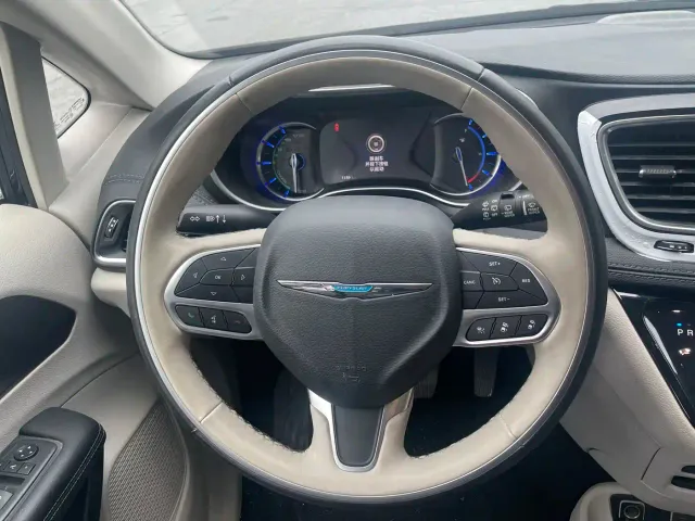 Chrysler Grand Caravan PHEV — Фото автомобиля 12