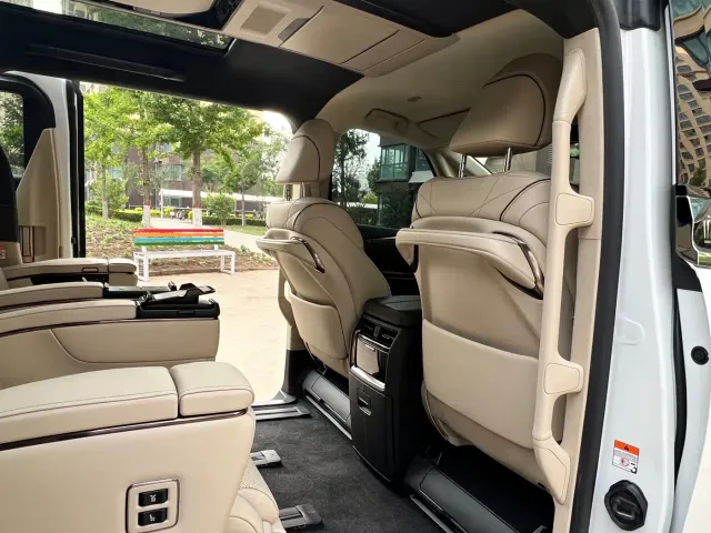 Toyota Vellfire 2025 Crown Hybrid 2.5L Ink Gold Executive Edition — Фото автомобиля 11