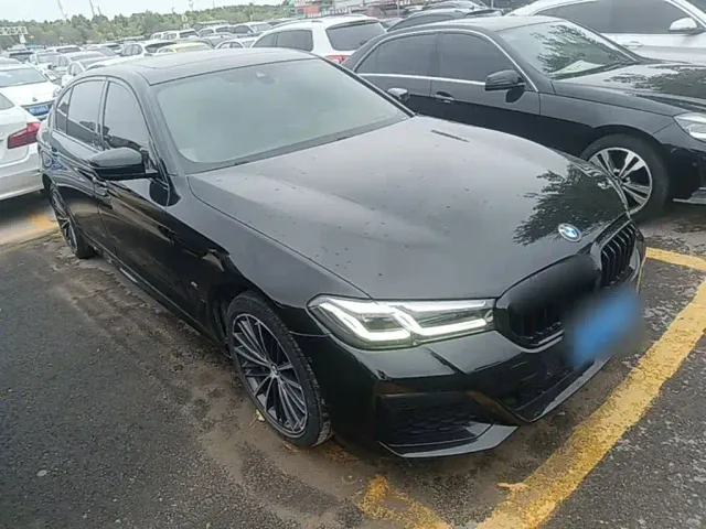 BMW 5 Series — Фото автомобиля 3