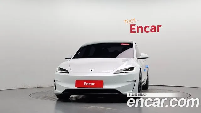 Tesla Model 3 — Фото автомобиля 2