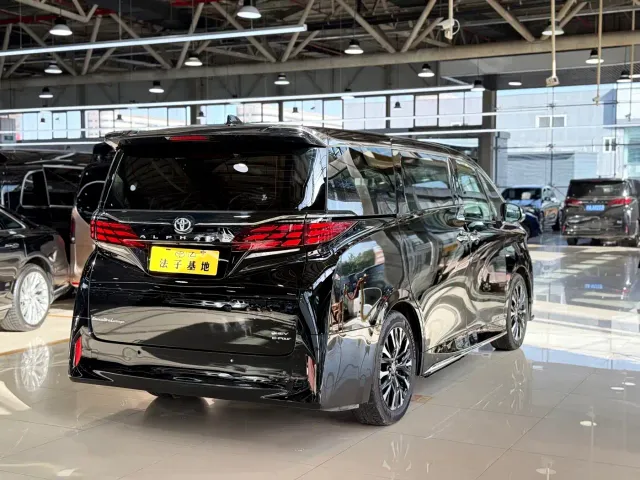 Toyota Alphard — Фото автомобиля 29