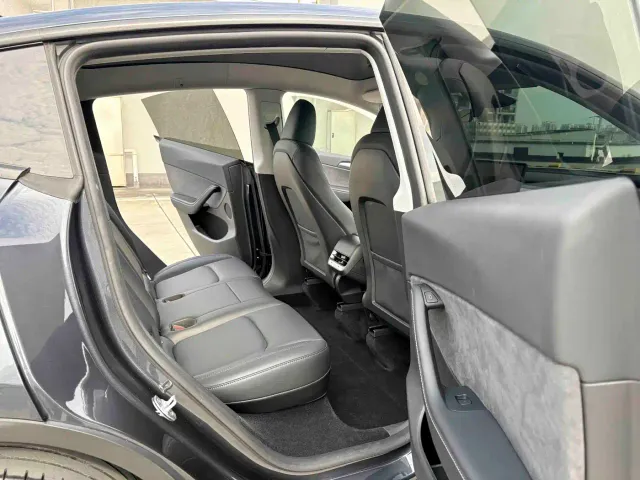 Tesla Model Y — Фото автомобиля 11