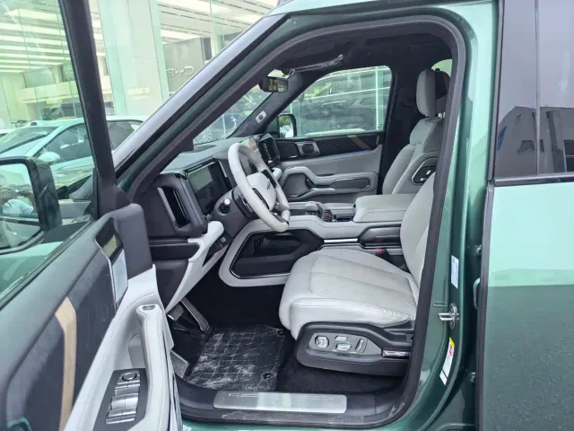 BYD FangChengBao Leopard 8 — Фото автомобиля 4