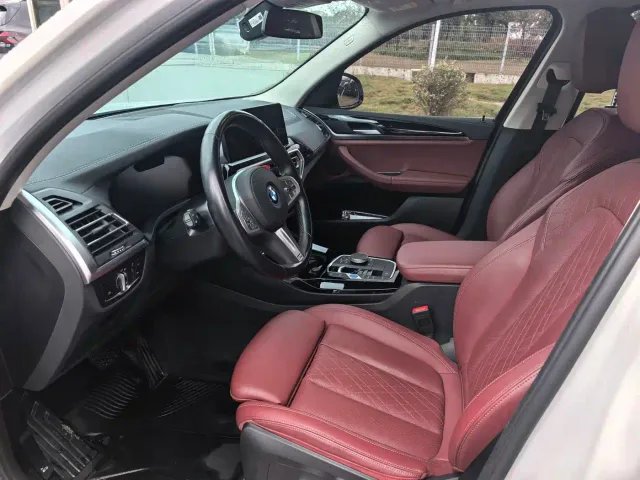 BMW iX3 — Фото автомобиля 12