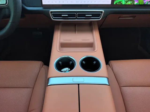 Li Auto L8 — Фото автомобиля 17