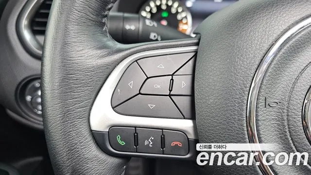 Jeep Renegade — Фото автомобиля 25