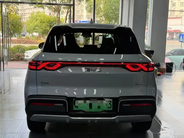 BYD Yuan UP 2024 301KM Leading Edition — Фото автомобиля 3