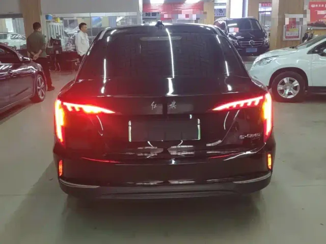 Hongqi E-QM5 — Фото автомобиля 5