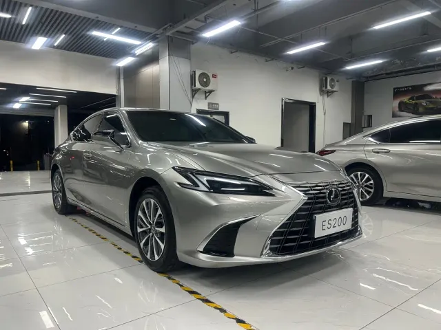 Lexus ES — Фото автомобиля 3