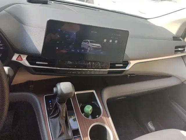 Toyota Sienna — Фото автомобиля 13