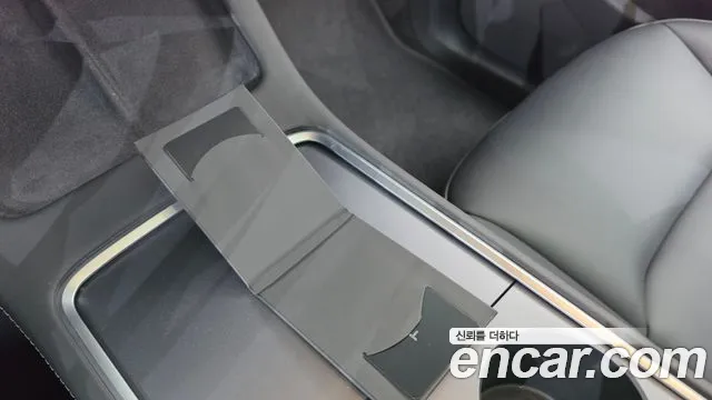 Tesla Model Y — Фото автомобиля 21