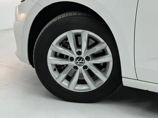 Volkswagen Touran — Фото автомобиля 10