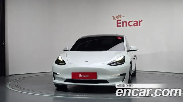 Tesla Model 3 — Фото автомобиля 3
