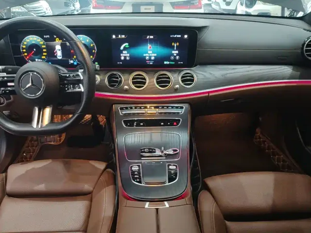 Mercedes-Benz E-Class — Фото автомобиля 12