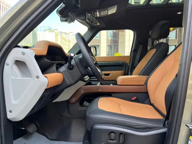 Land Rover Defender — Фото автомобиля 4