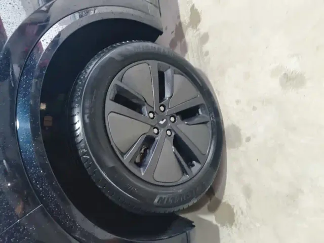 Li Auto L8 — Фото автомобиля 22