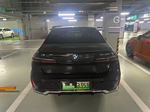 BMW i7 — Фото автомобиля 5