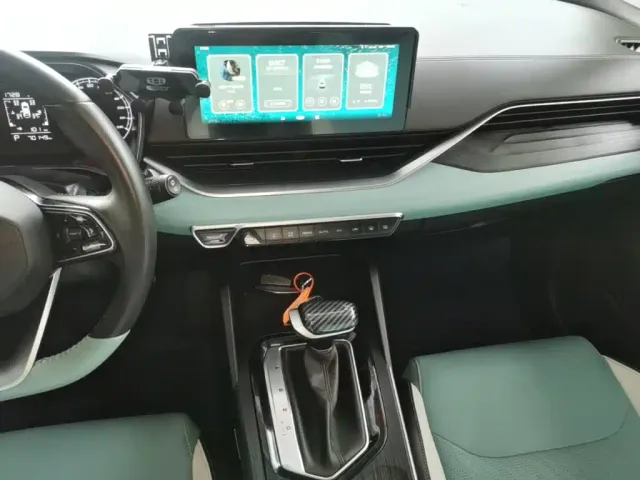 Geely Emgrand S — Фото автомобиля 12