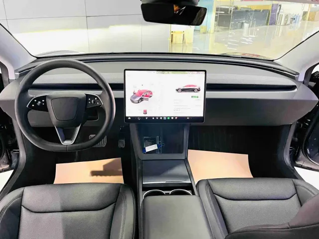 Tesla Model 3 — Фото автомобиля 9