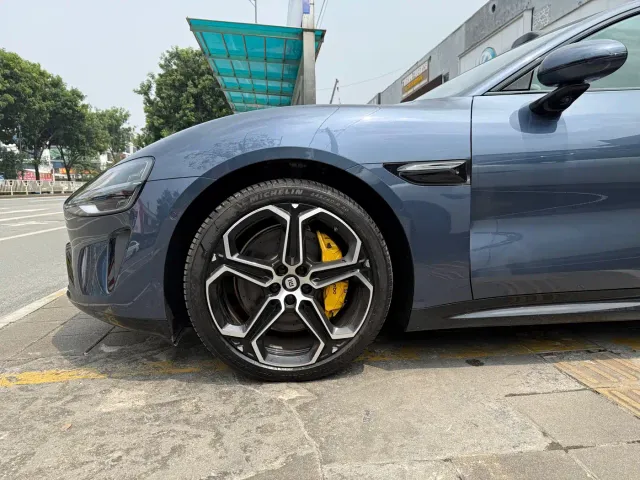 Xiaomi SU7 — Фото автомобиля 21