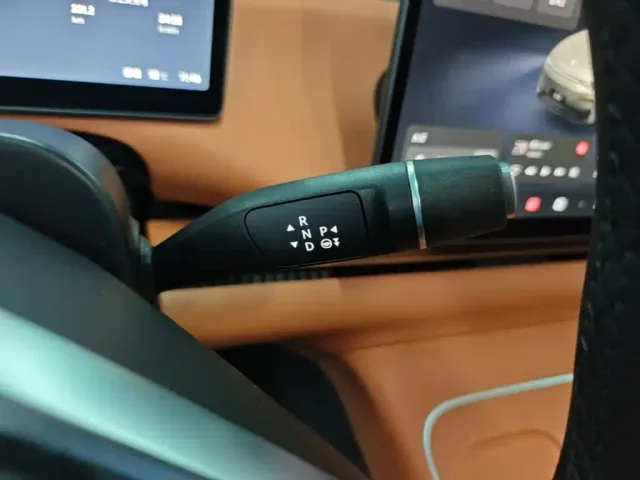 Leapmotor C10 — Фото автомобиля 13