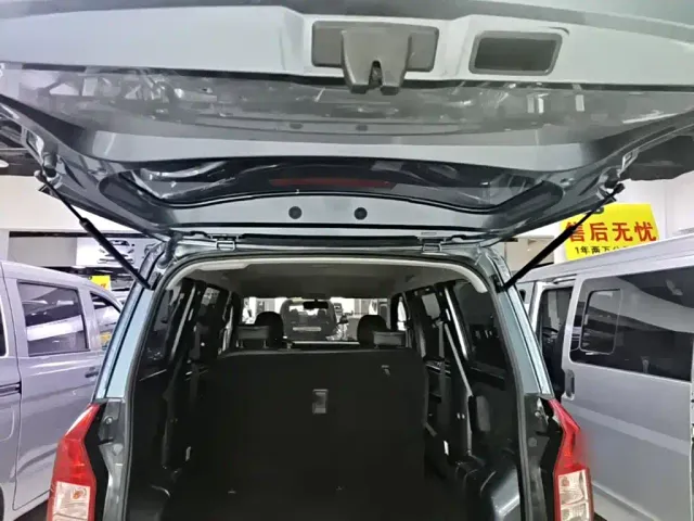 Wuling Hongguang Plus — Фото автомобиля 18